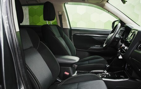 Mitsubishi Outlander III рестайлинг 3, 2020 год, 2 450 000 рублей, 11 фотография