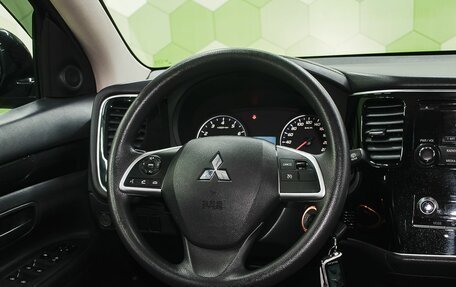 Mitsubishi Outlander III рестайлинг 3, 2020 год, 2 450 000 рублей, 15 фотография