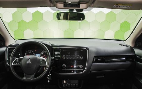 Mitsubishi Outlander III рестайлинг 3, 2020 год, 2 450 000 рублей, 14 фотография