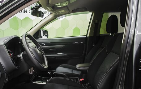 Mitsubishi Outlander III рестайлинг 3, 2020 год, 2 450 000 рублей, 12 фотография