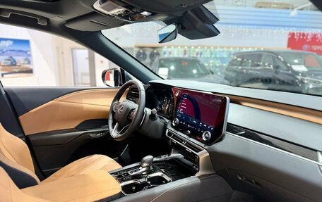 Lexus RX IV рестайлинг, 2025 год, 8 200 000 рублей, 12 фотография