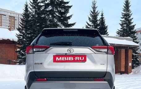 Toyota RAV4, 2020 год, 4 590 000 рублей, 10 фотография