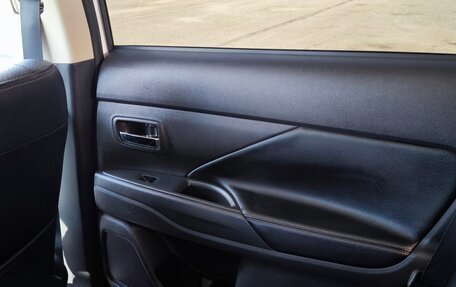 Mitsubishi Outlander III рестайлинг 3, 2014 год, 1 649 000 рублей, 10 фотография