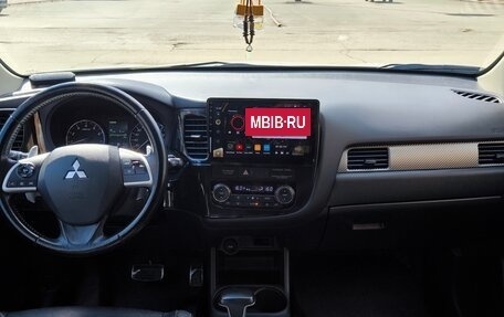 Mitsubishi Outlander III рестайлинг 3, 2014 год, 1 649 000 рублей, 13 фотография