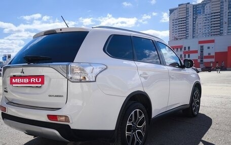 Mitsubishi Outlander III рестайлинг 3, 2014 год, 1 649 000 рублей, 5 фотография