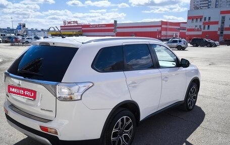 Mitsubishi Outlander III рестайлинг 3, 2014 год, 1 649 000 рублей, 4 фотография