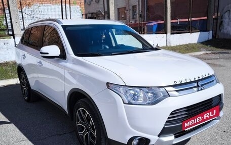 Mitsubishi Outlander III рестайлинг 3, 2014 год, 1 649 000 рублей, 6 фотография