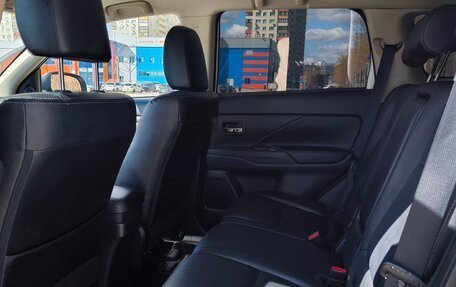 Mitsubishi Outlander III рестайлинг 3, 2014 год, 1 649 000 рублей, 21 фотография