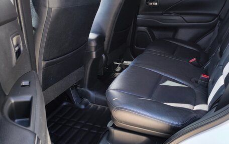 Mitsubishi Outlander III рестайлинг 3, 2014 год, 1 649 000 рублей, 20 фотография