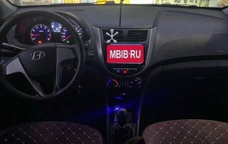 Hyundai Solaris II рестайлинг, 2014 год, 490 000 рублей, 3 фотография