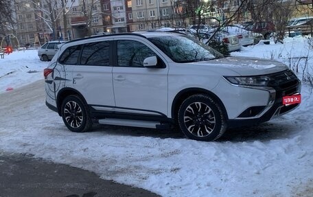Mitsubishi Outlander III рестайлинг 3, 2021 год, 3 000 000 рублей, 1 фотография