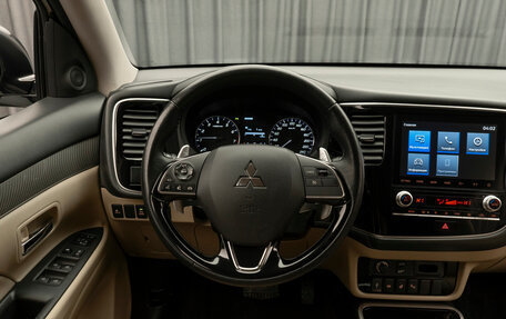 Mitsubishi Outlander III рестайлинг 3, 2021 год, 2 840 000 рублей, 12 фотография