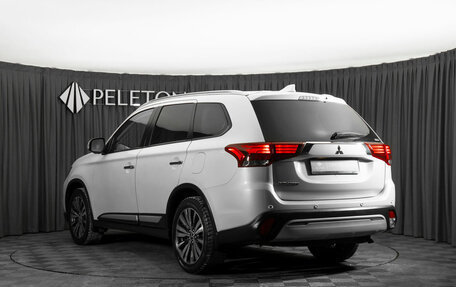 Mitsubishi Outlander III рестайлинг 3, 2021 год, 2 840 000 рублей, 4 фотография