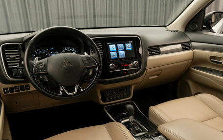 Mitsubishi Outlander III рестайлинг 3, 2021 год, 2 840 000 рублей, 9 фотография