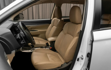 Mitsubishi Outlander III рестайлинг 3, 2021 год, 2 840 000 рублей, 11 фотография