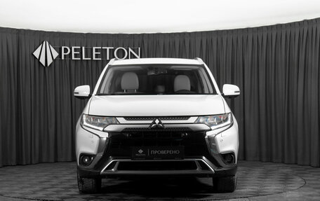 Mitsubishi Outlander III рестайлинг 3, 2021 год, 2 840 000 рублей, 3 фотография