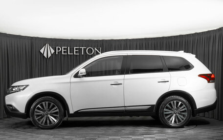 Mitsubishi Outlander III рестайлинг 3, 2021 год, 2 840 000 рублей, 7 фотография