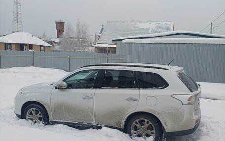 Mitsubishi Outlander III рестайлинг 3, 2014 год, 1 400 000 рублей, 7 фотография