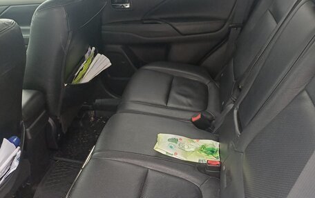 Mitsubishi Outlander III рестайлинг 3, 2014 год, 1 400 000 рублей, 6 фотография