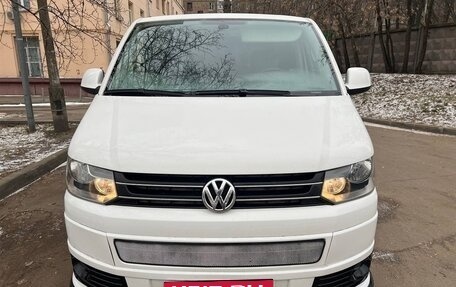 Volkswagen Caravelle T5, 2013 год, 1 750 000 рублей, 2 фотография