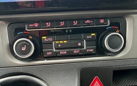 Volkswagen Caravelle T5, 2013 год, 1 750 000 рублей, 18 фотография