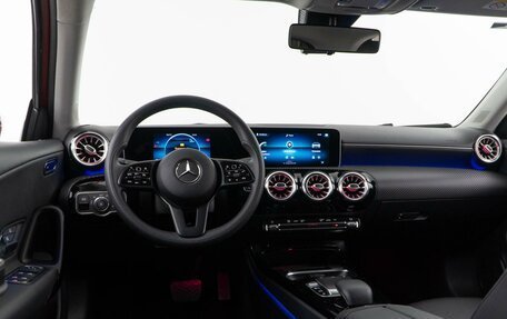Mercedes-Benz A-Класс, 2018 год, 2 349 050 рублей, 6 фотография