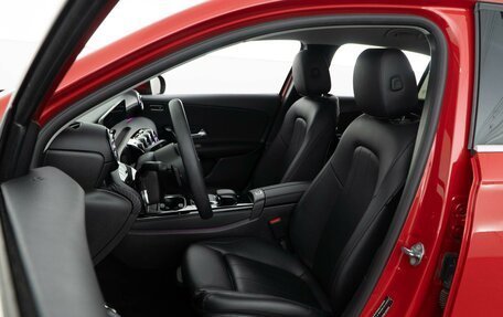 Mercedes-Benz A-Класс, 2018 год, 2 349 050 рублей, 10 фотография