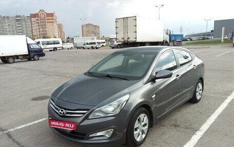 Hyundai Solaris II рестайлинг, 2015 год, 700 000 рублей, 1 фотография