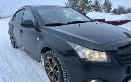 Chevrolet Cruze II, 2010 год, 650 000 рублей, 3 фотография