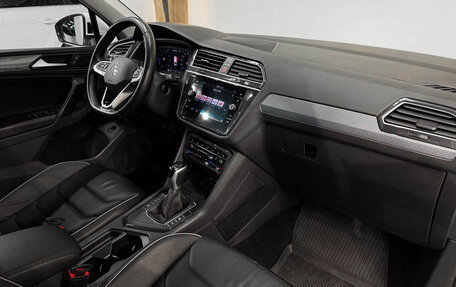 Volkswagen Tiguan II, 2021 год, 3 050 000 рублей, 8 фотография