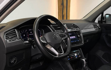 Volkswagen Tiguan II, 2021 год, 3 050 000 рублей, 10 фотография