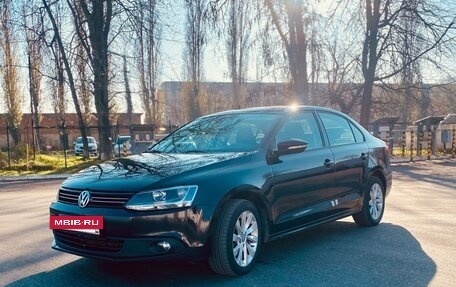 Volkswagen Jetta VI, 2012 год, 880 000 рублей, 2 фотография