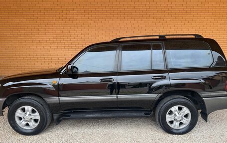 Toyota Land Cruiser 100 рестайлинг 2, 2006 год, 2 680 000 рублей, 2 фотография