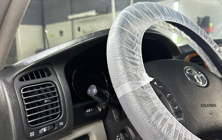 Toyota Land Cruiser 100 рестайлинг 2, 2006 год, 2 680 000 рублей, 7 фотография