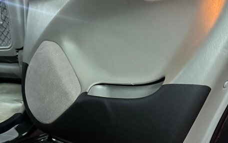 Toyota Land Cruiser 100 рестайлинг 2, 2006 год, 2 680 000 рублей, 13 фотография