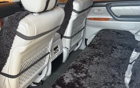 Toyota Land Cruiser 100 рестайлинг 2, 2006 год, 2 680 000 рублей, 20 фотография