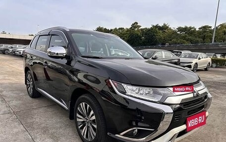 Mitsubishi Outlander III рестайлинг 3, 2021 год, 1 690 000 рублей, 1 фотография