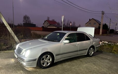 Mercedes-Benz E-Класс, 2000 год, 450 000 рублей, 1 фотография