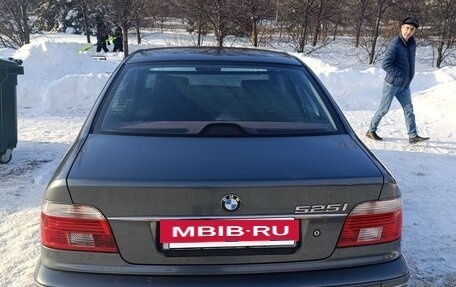 BMW 5 серия, 2002 год, 1 800 000 рублей, 3 фотография