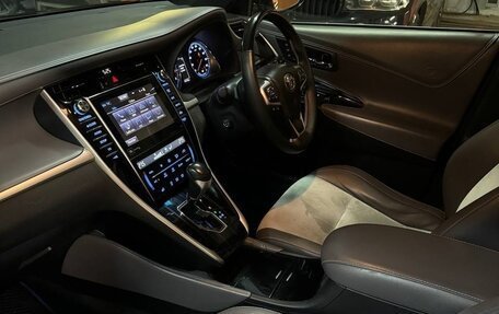 Toyota Harrier, 2017 год, 3 000 000 рублей, 14 фотография