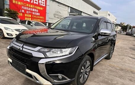 Mitsubishi Outlander III рестайлинг 3, 2021 год, 1 690 000 рублей, 3 фотография