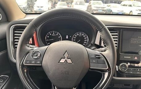 Mitsubishi Outlander III рестайлинг 3, 2021 год, 1 690 000 рублей, 9 фотография