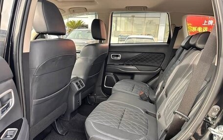 Mitsubishi Outlander III рестайлинг 3, 2021 год, 1 690 000 рублей, 11 фотография