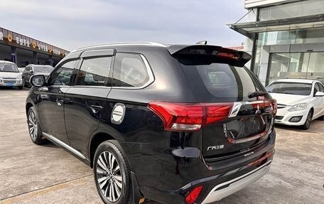 Mitsubishi Outlander III рестайлинг 3, 2021 год, 1 690 000 рублей, 4 фотография