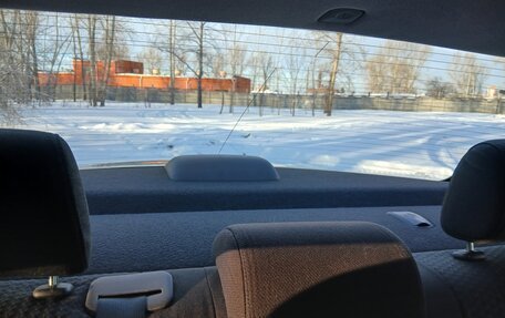 Toyota Avensis III рестайлинг, 2005 год, 780 000 рублей, 21 фотография