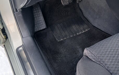 Toyota Avensis III рестайлинг, 2005 год, 780 000 рублей, 31 фотография