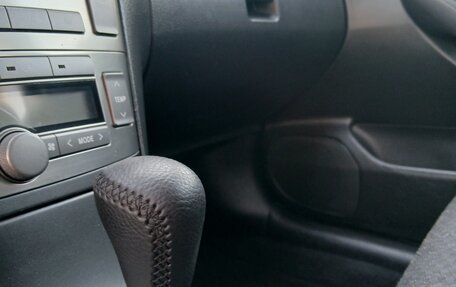 Toyota Avensis III рестайлинг, 2005 год, 780 000 рублей, 33 фотография