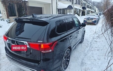 Mitsubishi Outlander III рестайлинг 3, 2022 год, 3 000 000 рублей, 5 фотография