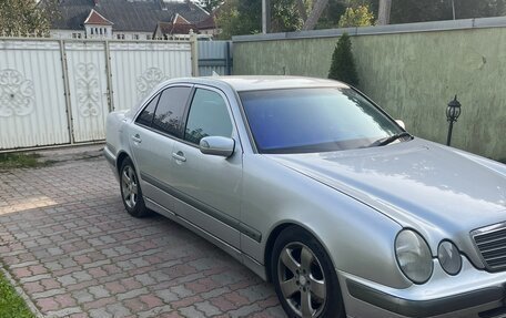 Mercedes-Benz E-Класс, 2000 год, 450 000 рублей, 2 фотография