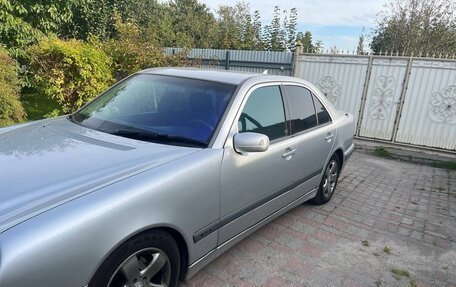 Mercedes-Benz E-Класс, 2000 год, 450 000 рублей, 3 фотография